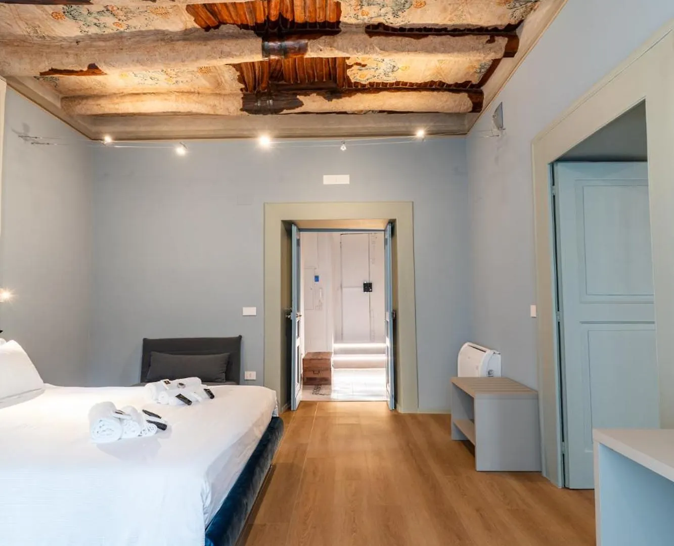 Apartment Il Disinganno - Elegant Historic Residence In The Center Naples Italy